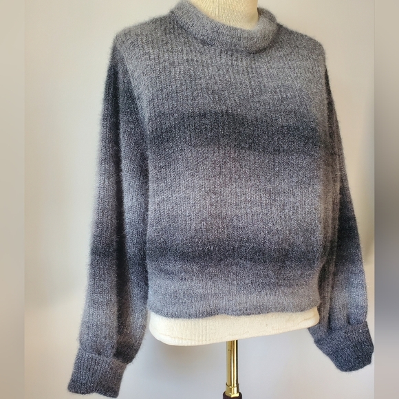 NO BOUNDARIES super soft cozy grey/silver sweater.  Size large - Picture 2 of 7
